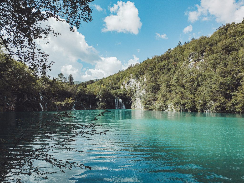 Nationalpark Plitvicer Seen in Kroaten im Spätsommer 2023
