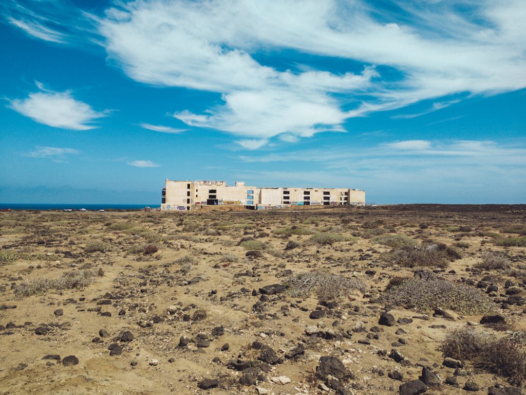 Natürlich Pools und ein verlassenes Hotel in Lanzarote, die "Naturales Charcones"